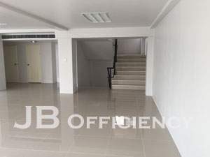 "อาคารสำนักงาน 6 ชั้น ให้เช่า บนถนนบางนา"