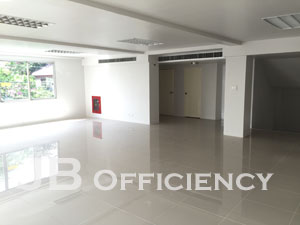 "อาคารสำนักงาน 6 ชั้น ให้เช่า บนถนนบางนา"